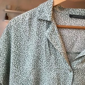Blouse sage green and white leaves